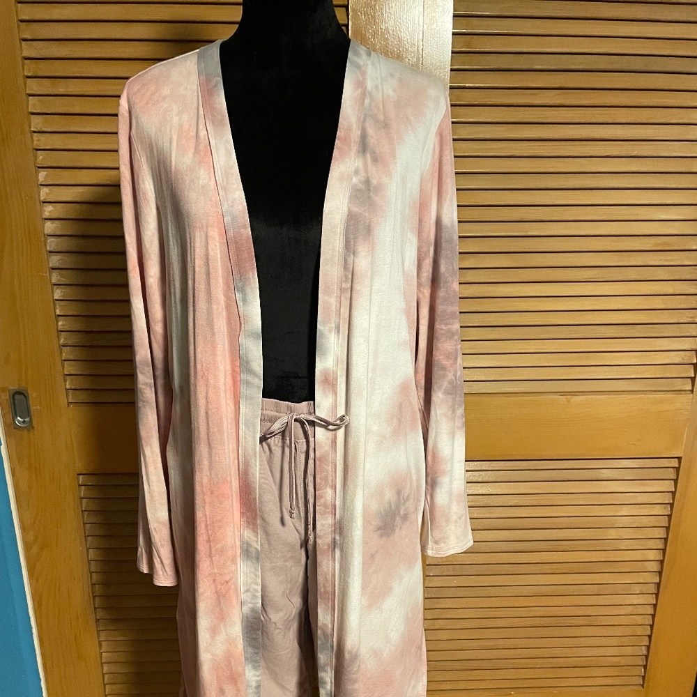 Maurices Outfit Mauve Capris w/full length tie-dyed Sweater Size: L